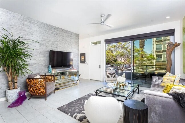 Foto del edificio - Chic & Modern 2 Bed/2.5 Bath Townhome in B...