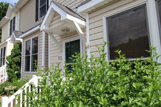 Building Photo - 865 Camelot Ln