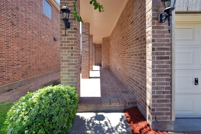 Building Photo - 1130 Sopris Dr