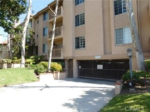 Building Photo - 1616 S Barrington Ave