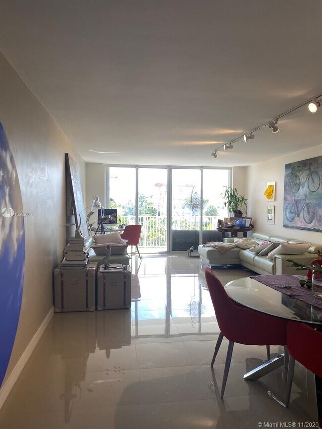 Foto del edificio - 10350 W Bay Harbor Dr
