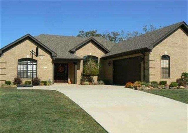 Building Photo - 924 Greystone Blvd