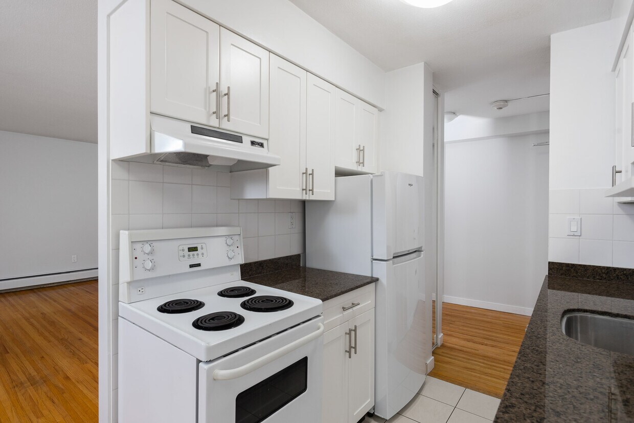 Building Photo - Emerald Terrace