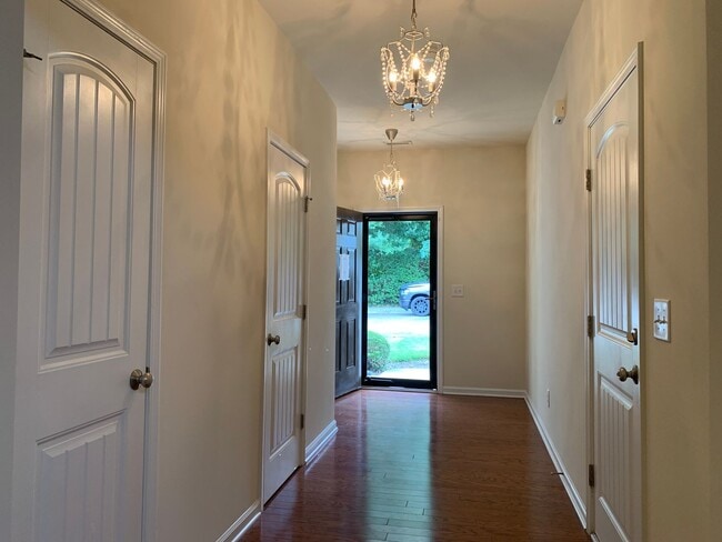 Foto del edificio - Beautiful 3 Bedroom Townhome in Raleigh ne...