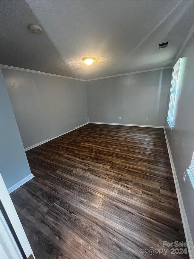 Building Photo - Room in House on Flint Glenn Ln