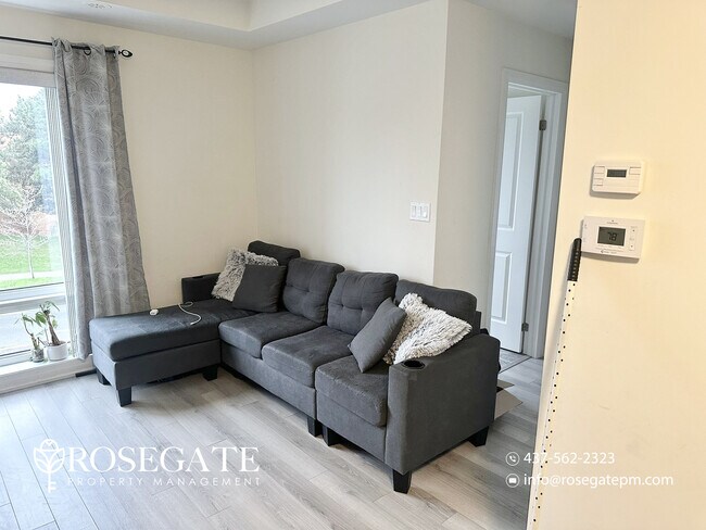 Photo du bâtiment - Pet-Friendly 2-Bedroom Condo Townhouse with Juliet Balcony – Scarborough
