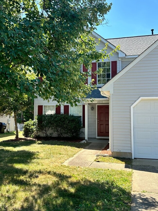 Building Photo - Single family home in Springhill! Availabl...