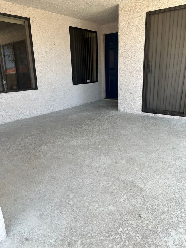 Building Photo - 3 Bed, 2 Bath in Gated Community with Lake Views