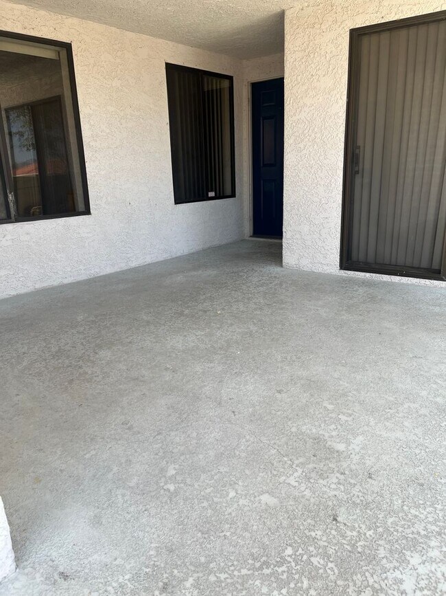 Foto del edificio - 3 Bed, 2 Bath in Gated Community with Lake Views