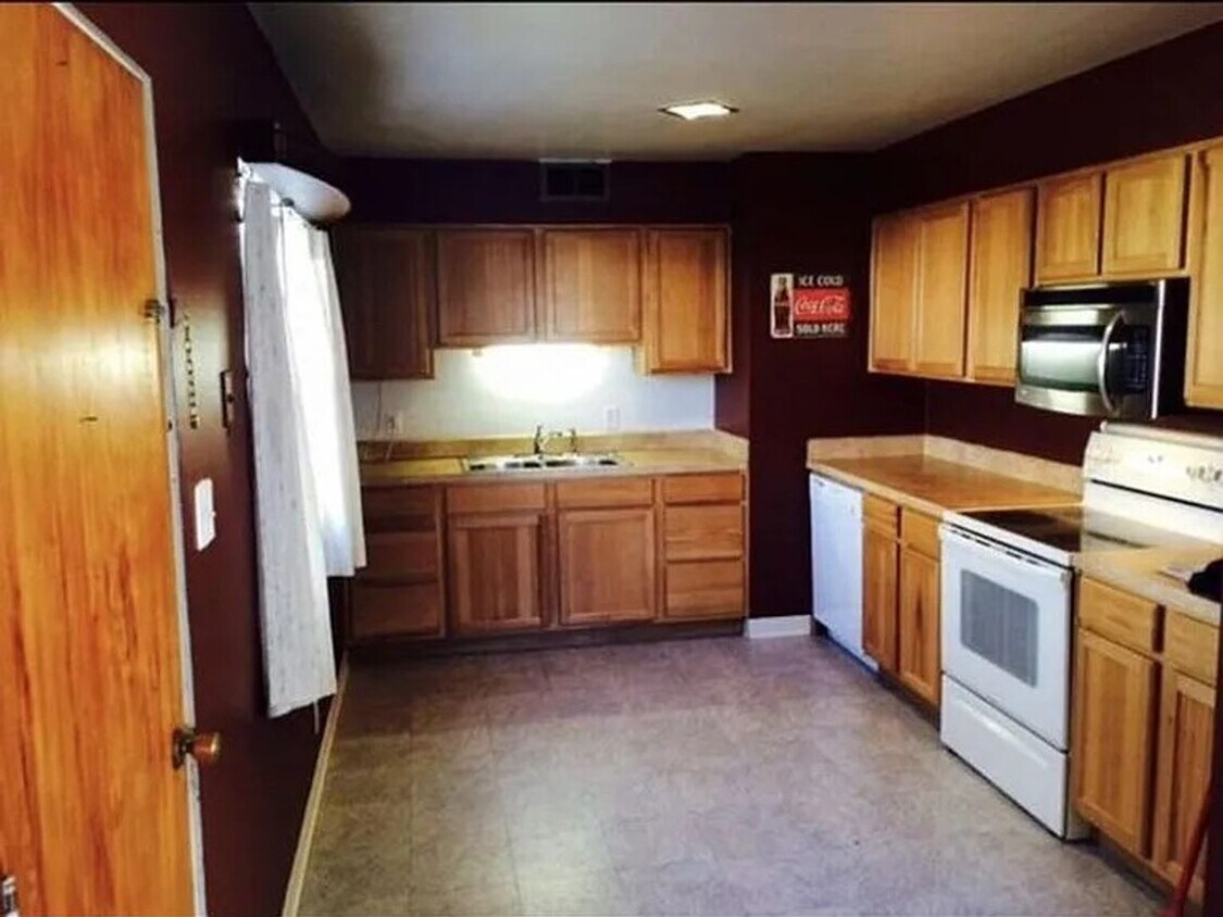 Foto del edificio - Affordable 3 Bedroom Home with Fenced Yard & Storage Space