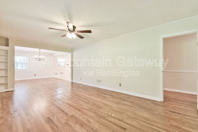 Building Photo - 158 Batson St