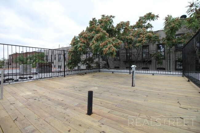 Building Photo - 3 Bed in Crown Heights