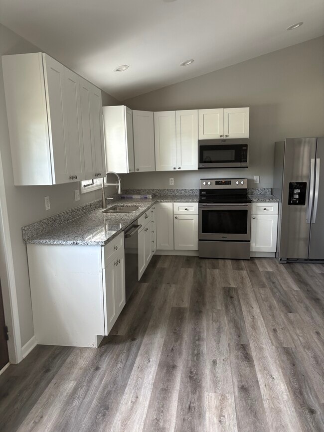 Building Photo - 1103 Bratton Ave