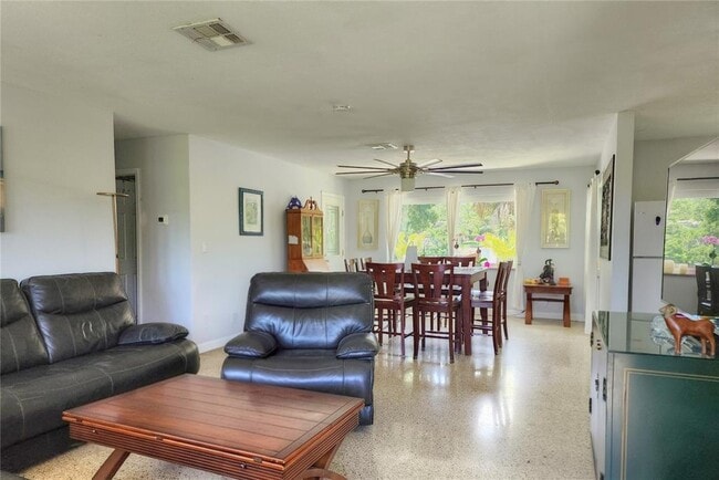 Building Photo - 11645 Oxford St