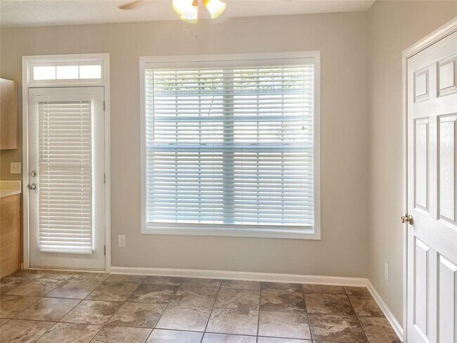 Building Photo - 3033 Kentmere Dr