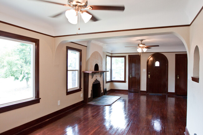 Building Photo - Turn of the Century Bungalow