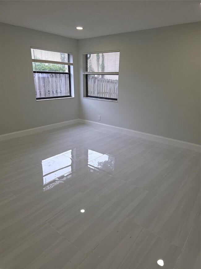 Foto del edificio - 6701 W Wedgewood Ave