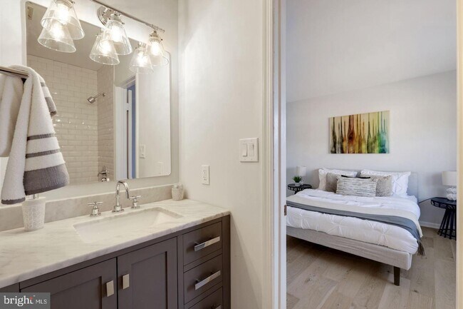 Foto del edificio - 4940 Bradley Blvd