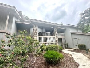 Building Photo - 3357 Camelot Dr