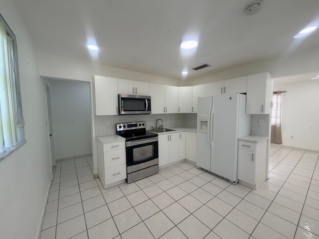 Building Photo - 3821 SW 89th Ct
