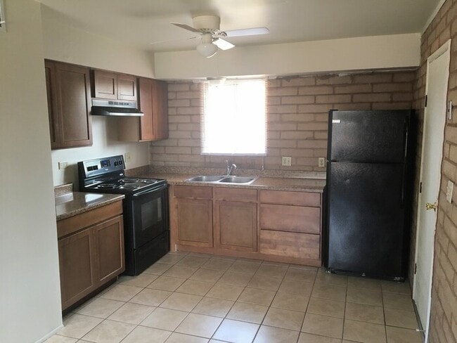 Building Photo - Charming 2-Bedroom Home in Prime Tucson Lo...