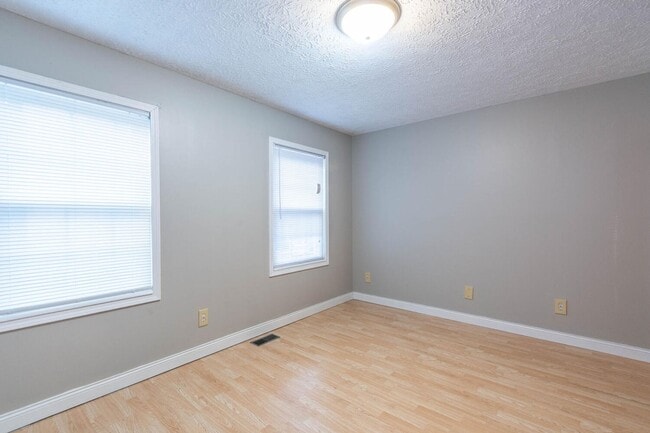 Building Photo - 2304 S Burberry Ln