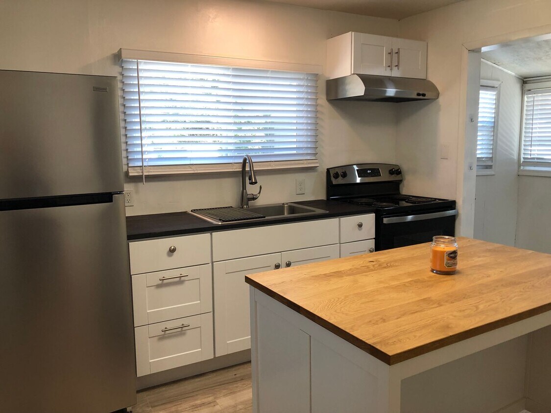 Foto principal - 307 W 8th St