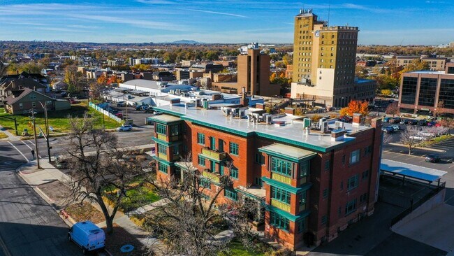 Foto del edificio - 2461 Adams Ave