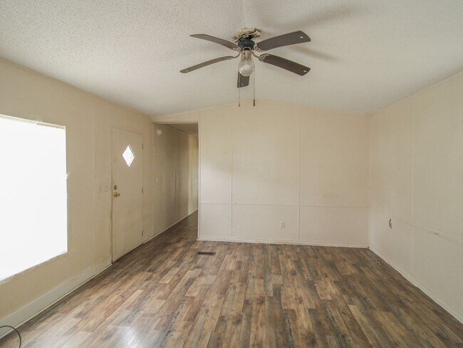 Foto del edificio - Cozy Country Living – Trailer Home for Rent