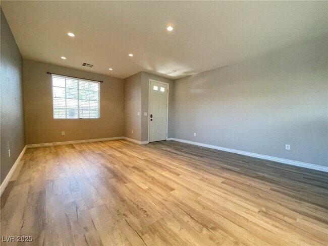 Foto del edificio - 6636 Sand Swallow St