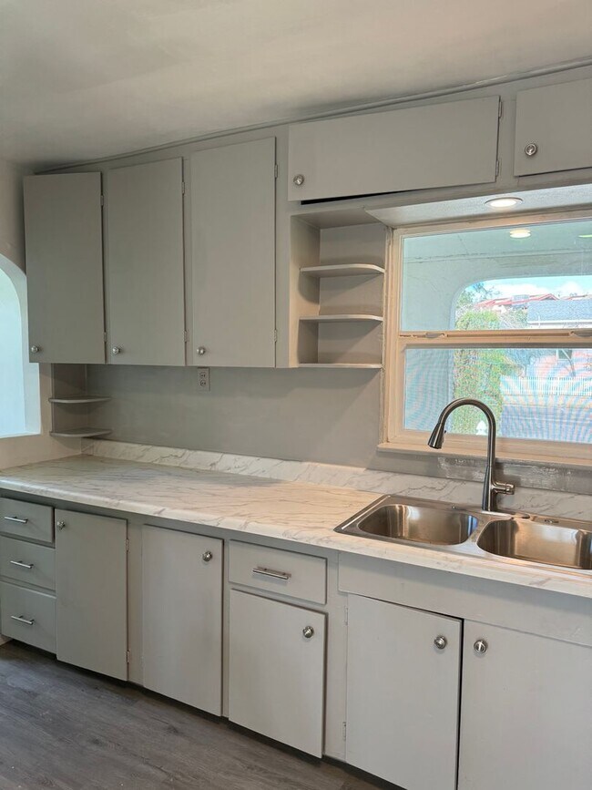 Foto del edificio - Cute 2 bedroom home close to downtown