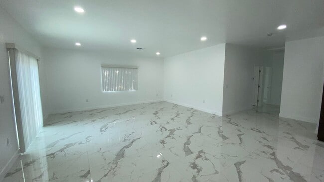 Building Photo - 1112 S Lemon Ave