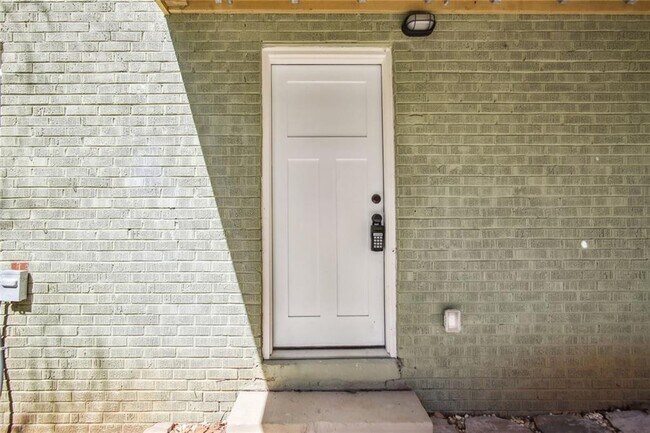 Foto del edificio - 3145 Thrasher Cir