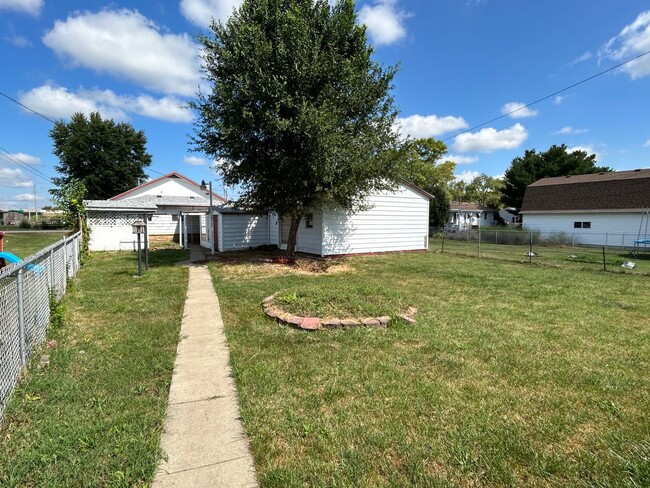 Building Photo - Spacious 3 Bedroom Home in Tilton, IL.