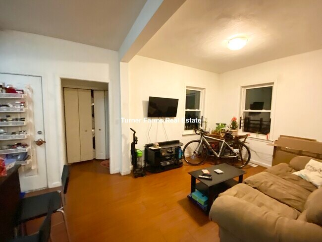 Building Photo - 93A Hillside St