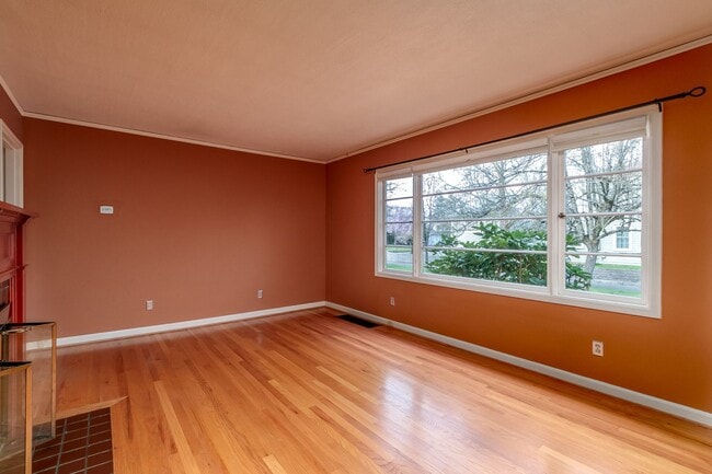 Building Photo - University Park Cutie -2 BR 1 BA