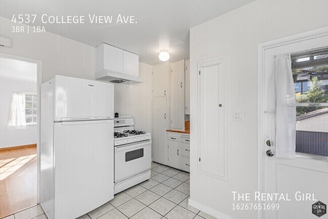 Foto del edificio - 4537 College View Ave