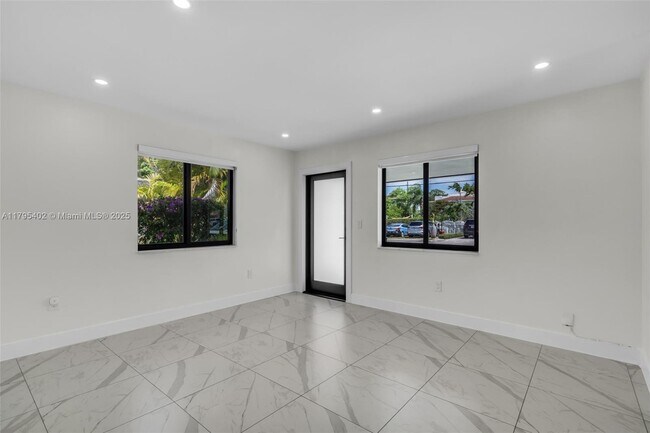 Foto del edificio - 3064 SW 16th Ter