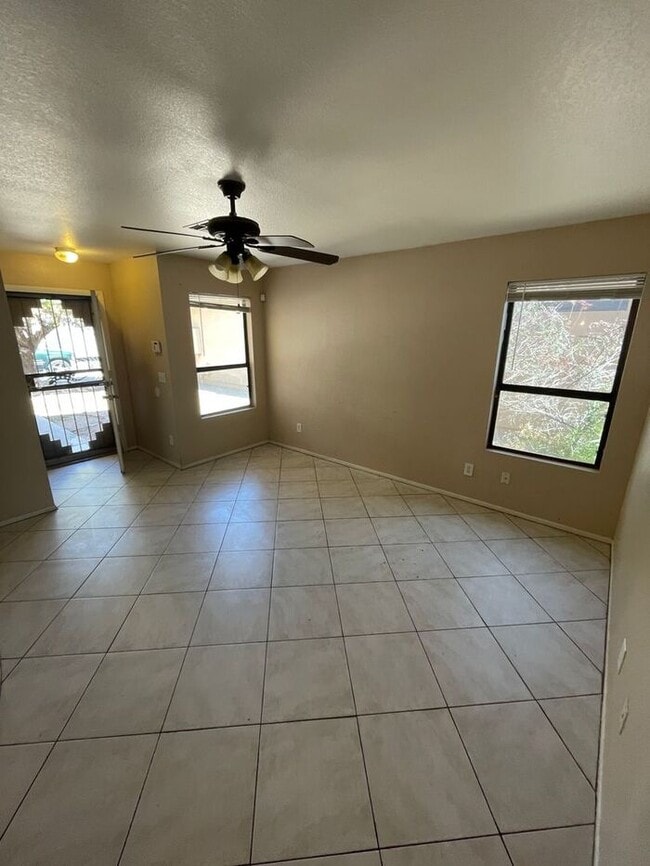 Building Photo - COMING SOON! Adorable 2 bed 2 bath Home in Phoenix!
