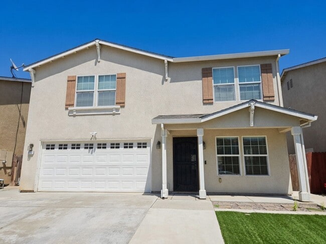 Spacious 4-Bedroom Home with Solar, Finished Garage, Large Pantry & Low-Maintenance Backyard in M... - Spacious 4-Bedroom Home with Solar, Finished Garage, Large Pantry & Low-Maintenance Backyard in M...
