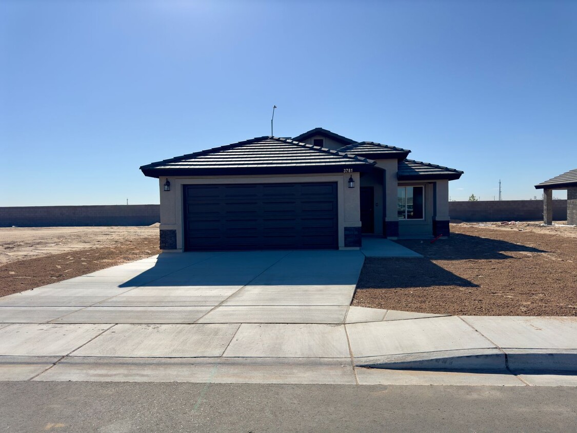 Foto principal - Brand New Three Bedroom Two Bath Home