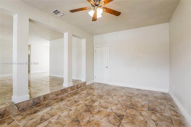 Foto del edificio - 900 NW 199th St