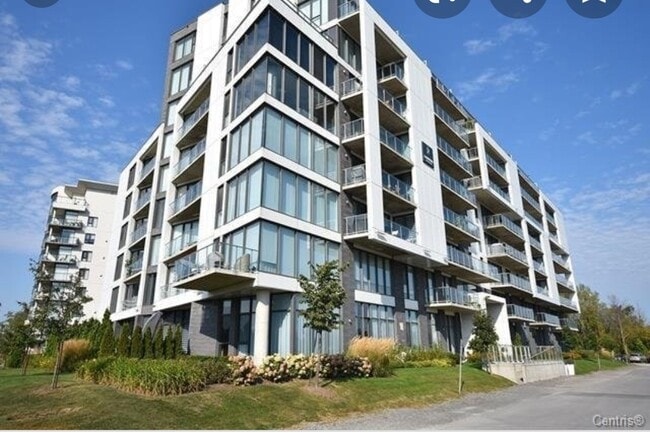 Building Photo - 4001 Rue Elsa-Triolet