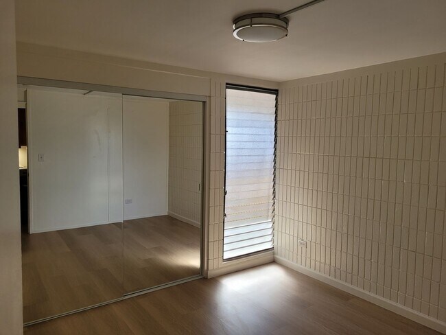 Foto del edificio - FULLY Renovated 3bd, 2ba, 1pkg for $2900