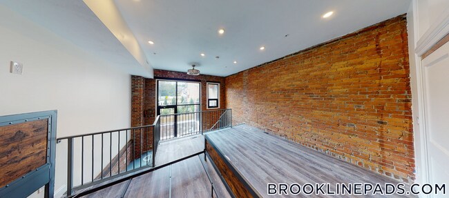 Foto del edificio - 1028a Commonwealth Ave