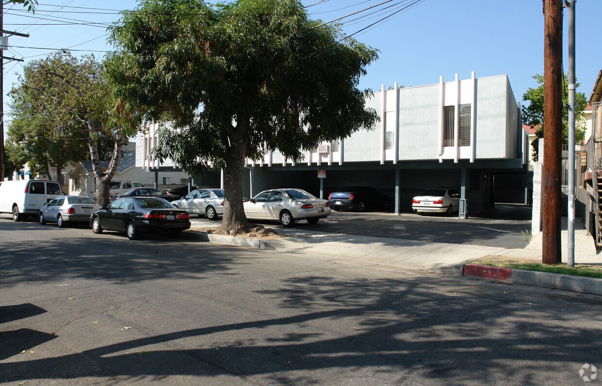 Building Photo - 1319 Stanley Ave