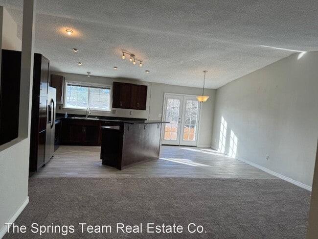 Building Photo - 4 br, 3 bath House - 373 Saddlemountain Road