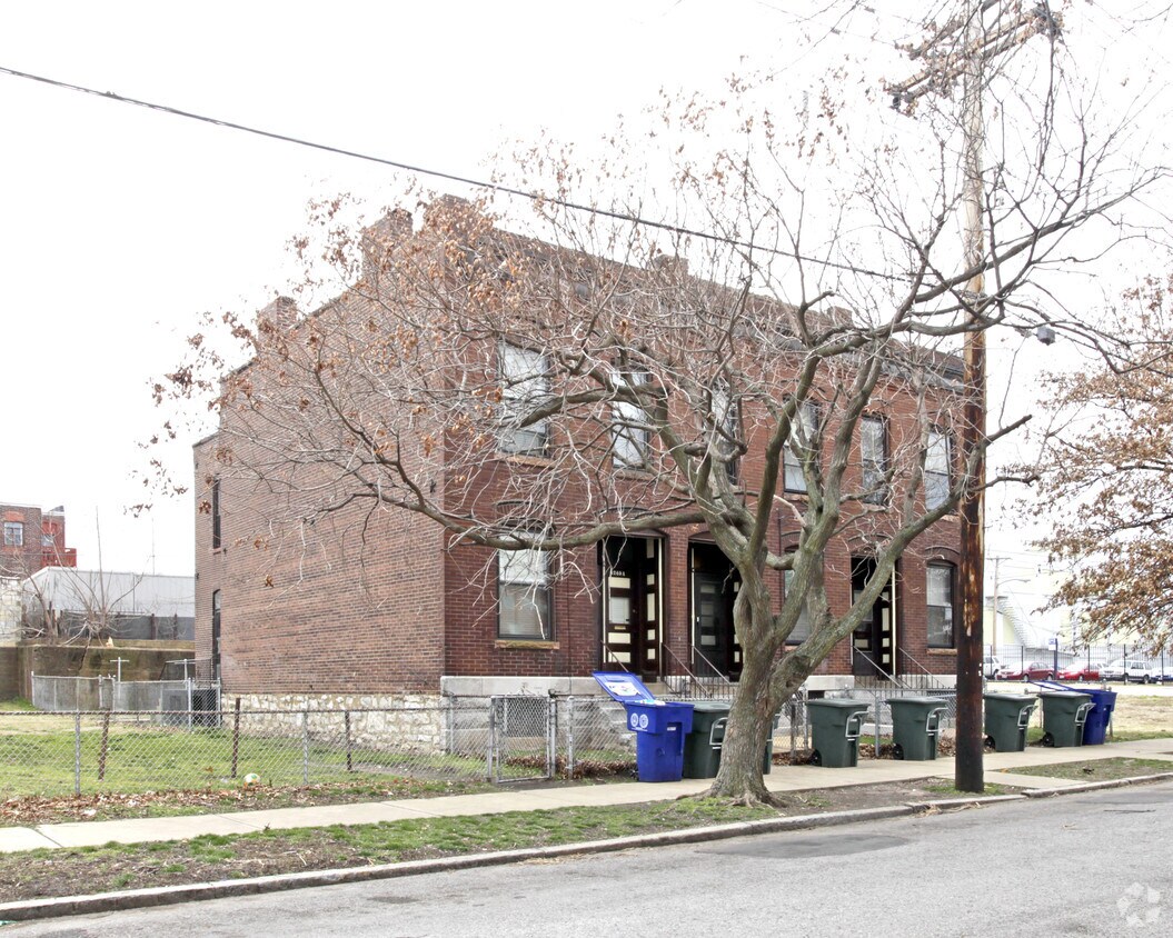Primary Photo - 4240-4244 Hunt Ave