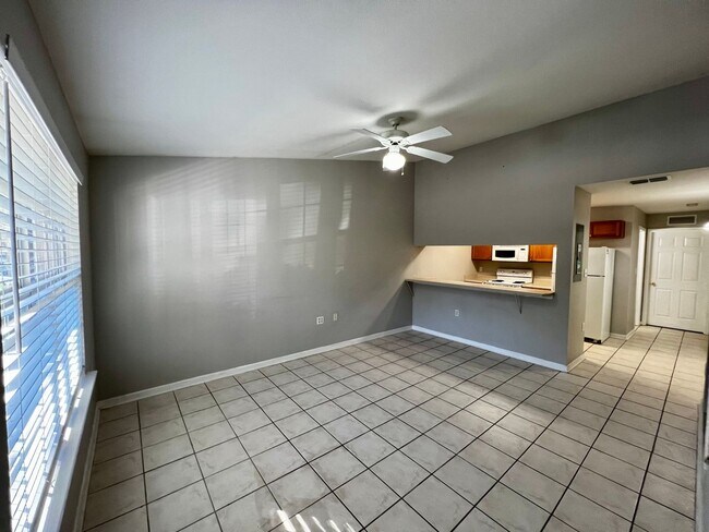 Foto del edificio - Gorgeous 3 BD 3 BA Townhome Located in Chase's Run!