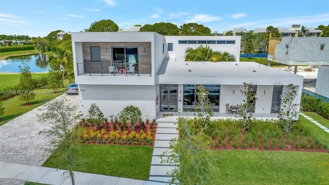 Photo - 16709 Botaniko Dr N House
